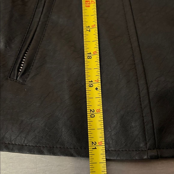 BB Dakota floral embroidered faux leather Moto style jacket, size large - Picture 10 of 11